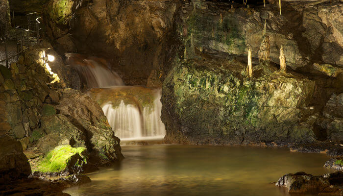 Wasserfälle in den Beatus Höhlen