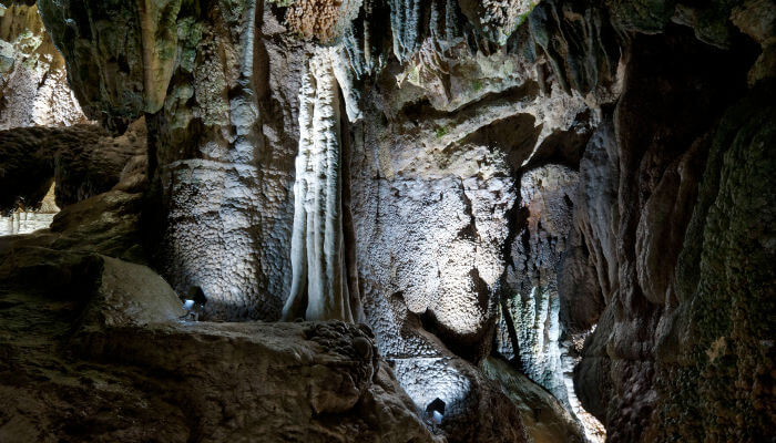 Tropfsteine in den Höllgrotten Baar