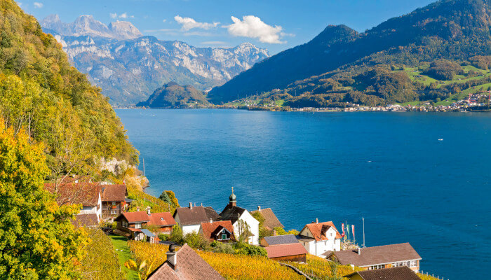 Quinten Ort Häuser und Kirche am Walensee